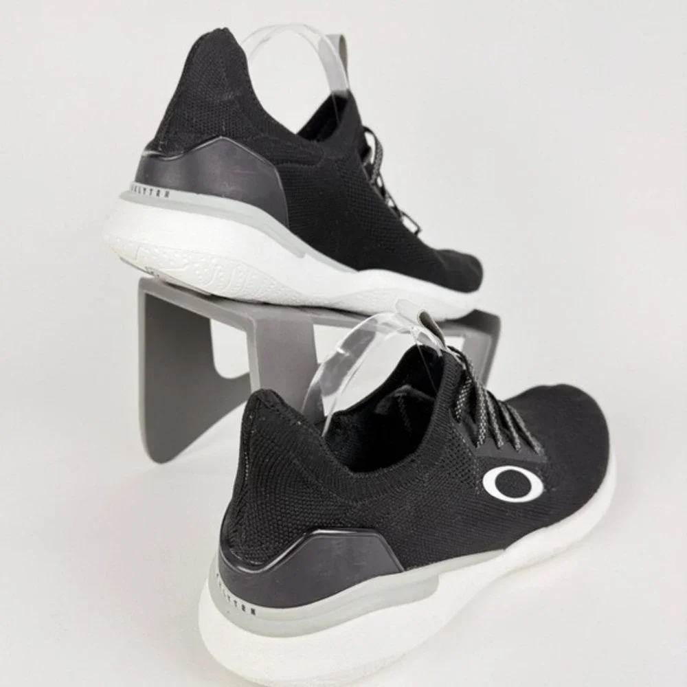 Oakley OKLYTRN Size 9.5 Men Black Knit‎ Lightweight Running Athletic Sneakers